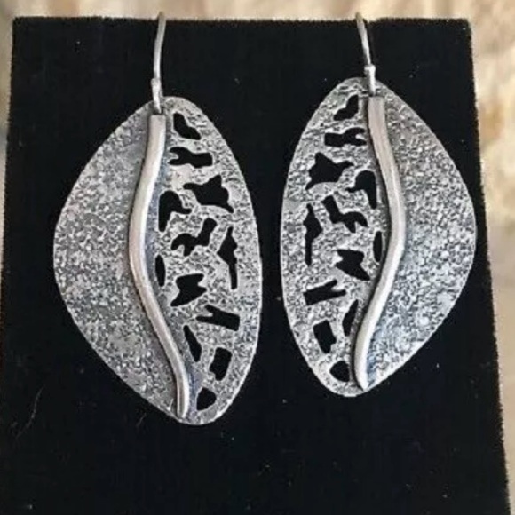Silpada Leaf Sterling Silver Satin and Oxidized Earrings W1979 - Picture 8 of 13